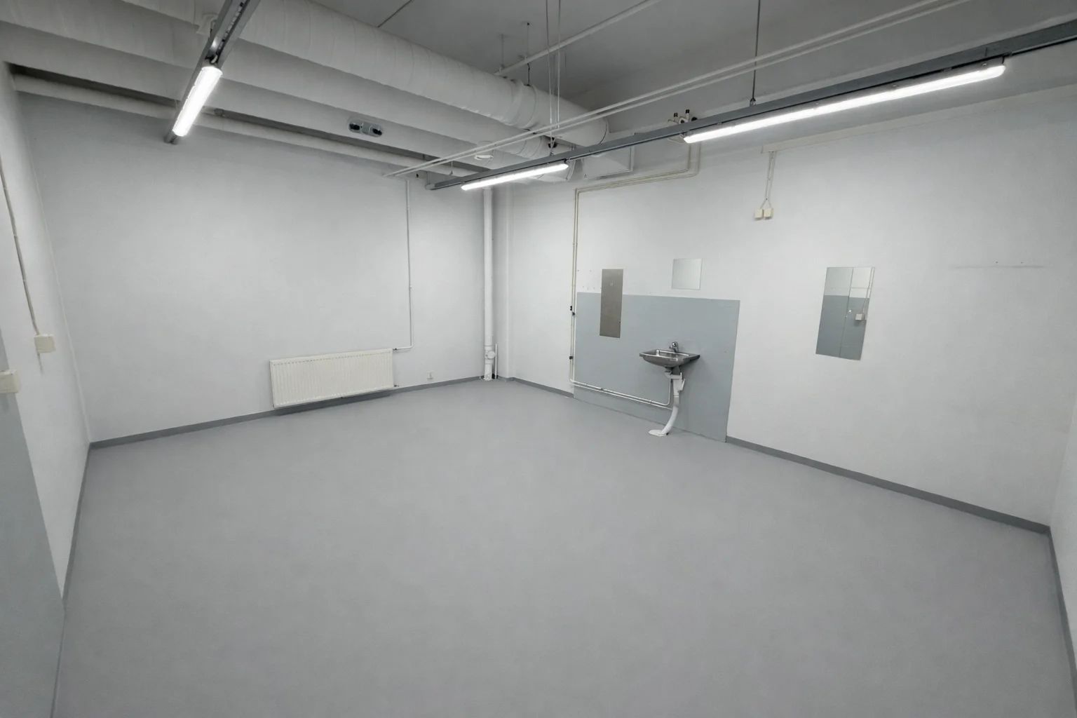 Vilhonkadun 45 m² varastohuone 042, lämmitetty tila kalusteille ja yrityksen tavaroille